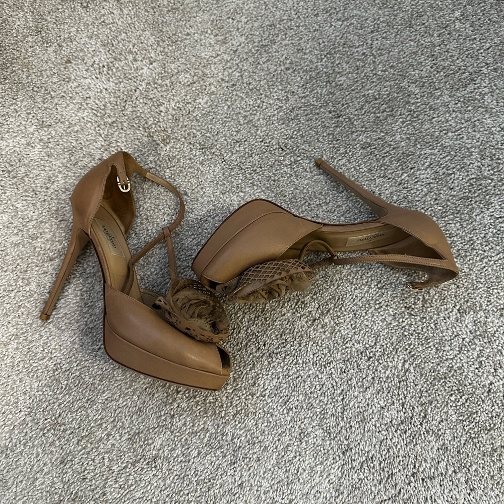 Authentic Valentino Nude Flower Leather Peep  Toe with Platform EU38.5